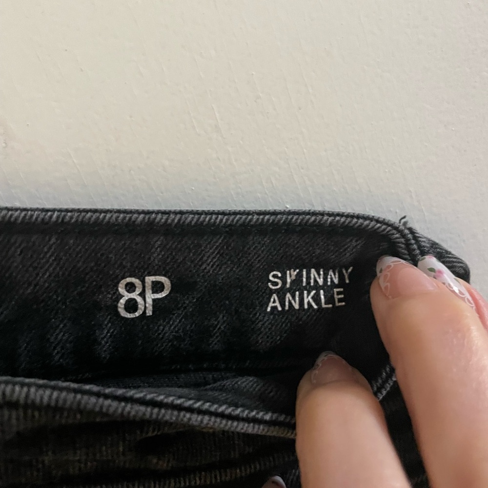 a.n.a Women's Black Capris Skinny Jeans size 8P - Picture 4 of 5